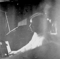 700314j.jpg (12348 bytes)